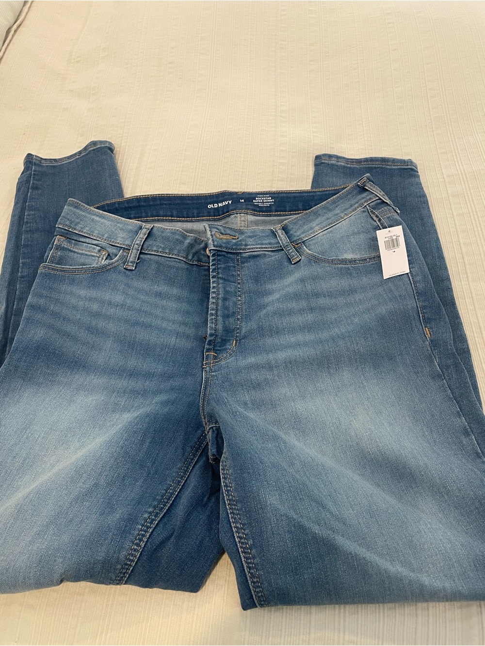 Old Navy Women’s Skinny Jeans in Medium Blue Wash